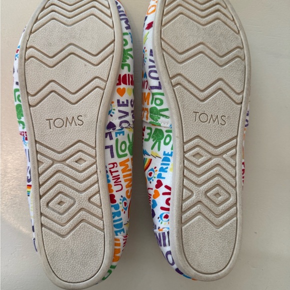Toms size women’s 8. Pride series casual sneaker/shoe - Picture 4 of 6